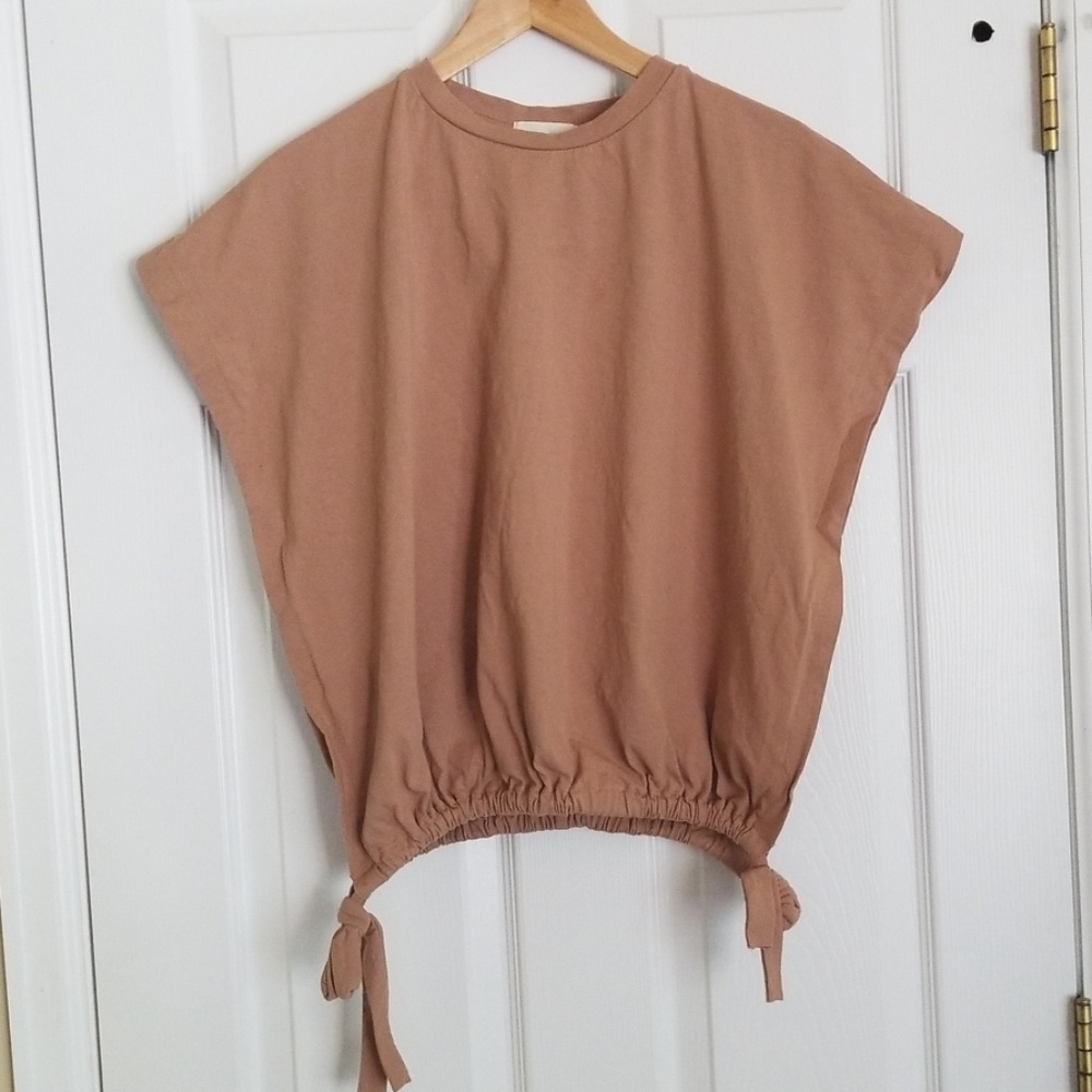 Melló Day - Sleeveless Open-Sided Top